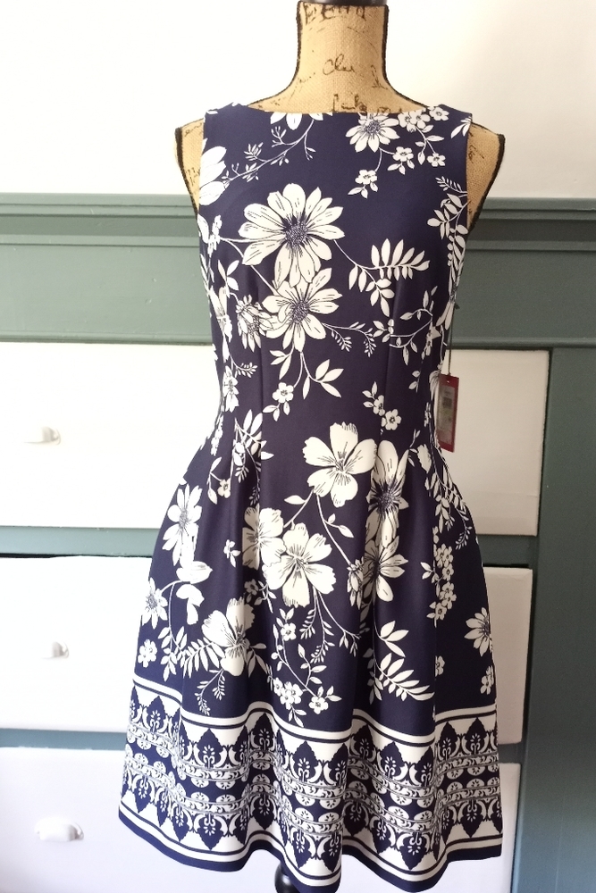 Vince Camuto dress floral sleeveless Navy and White 4